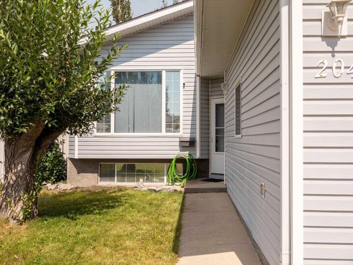 Property Photo:  204 Mt Rundle Road W  AB T1K 7E9 
