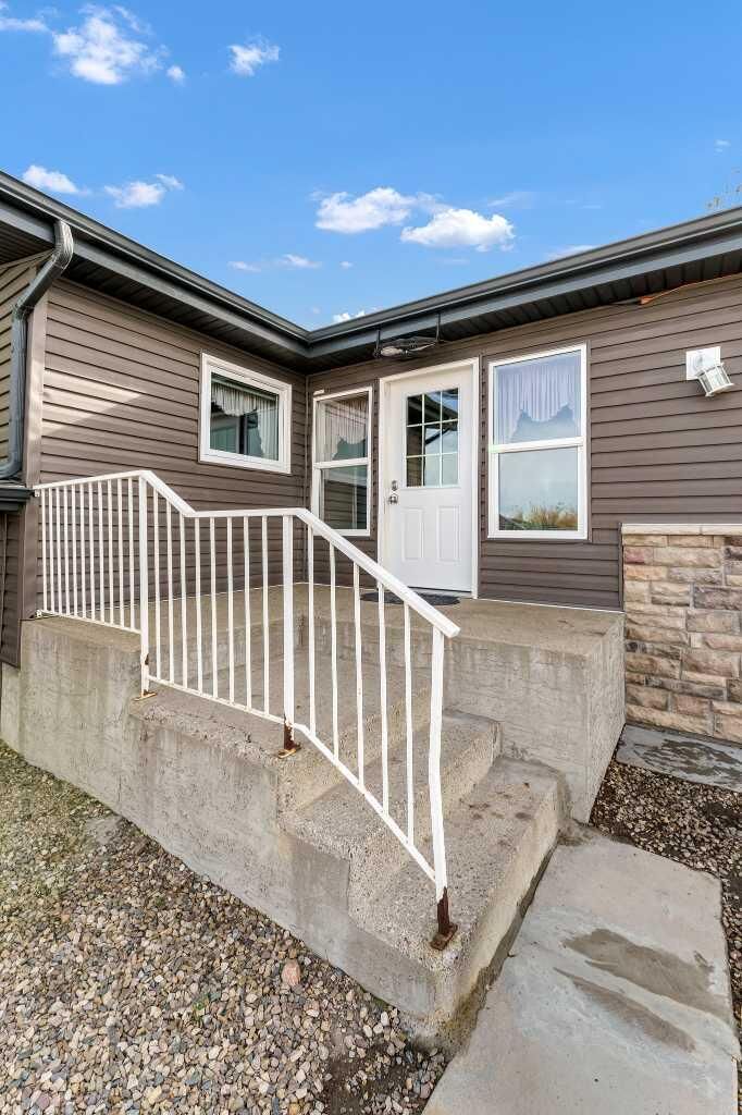 Property Photo: 12002 Range Road 65 AB T0K 1Z0