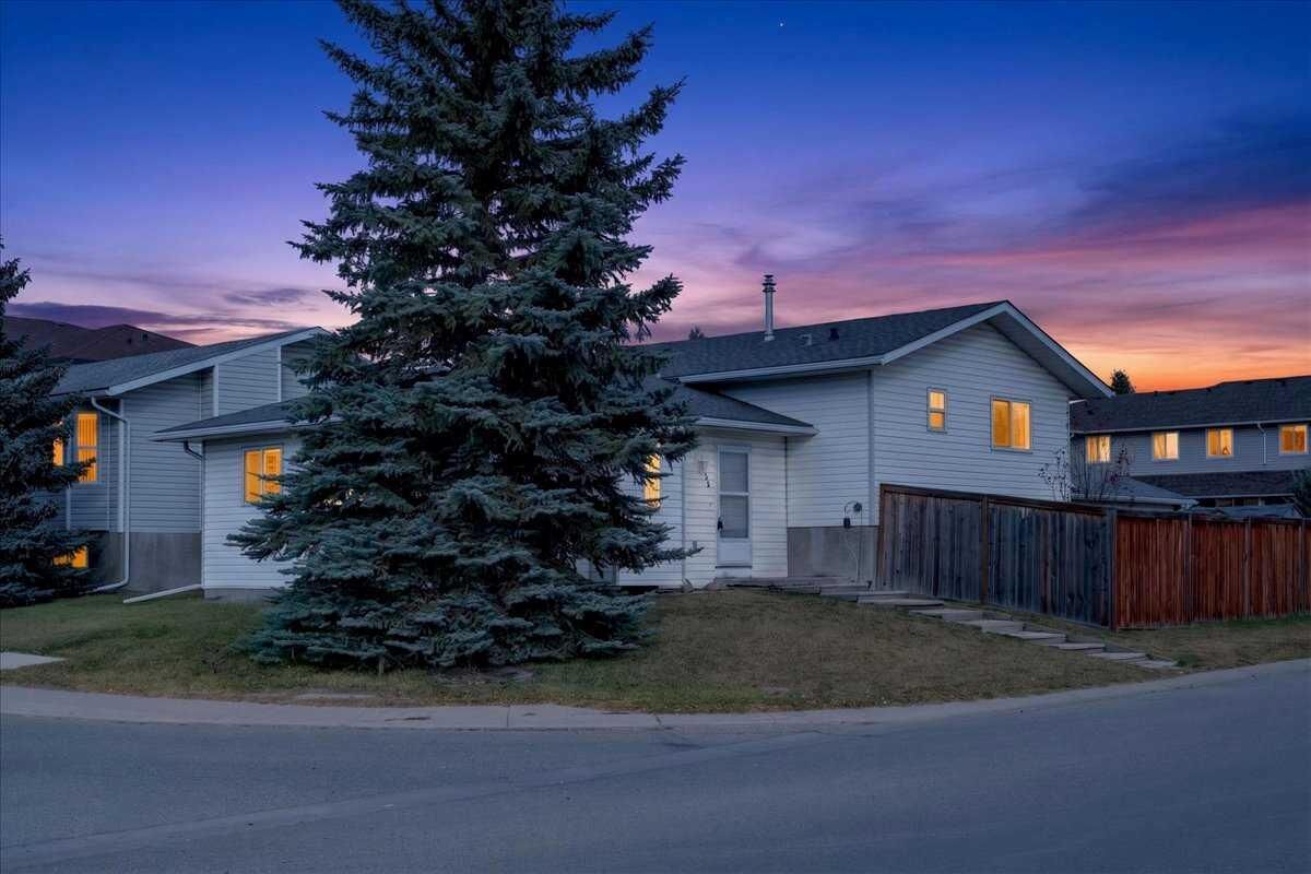 Property Photo:  616 18 Street SE  AB T1V 1L7 
