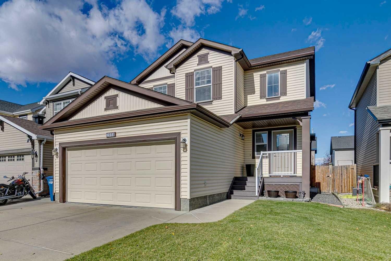 Property Photo:  2058 Sagewood Rise SW  AB T4B 3N9 