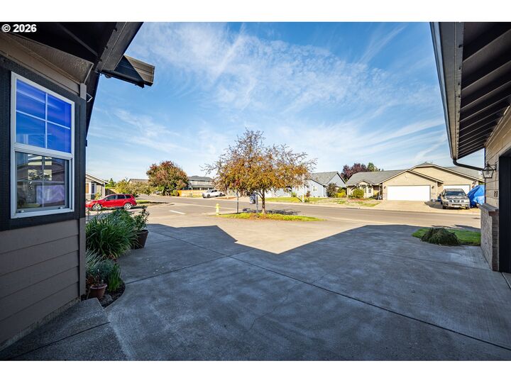 Property Photo: 1061 Applegate Pl OR 97446