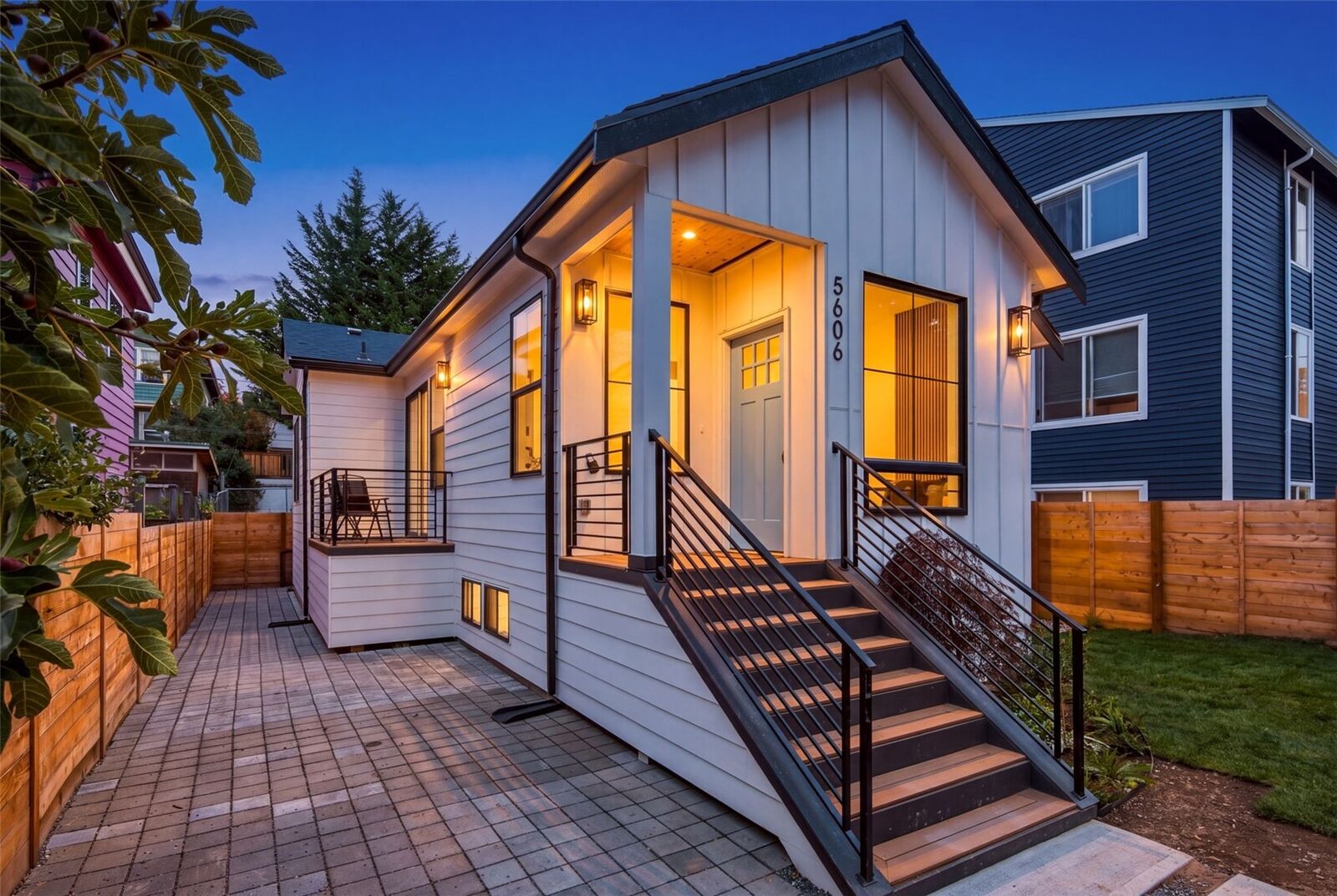 Property Photo:  5606  11th Avenue NE  WA 98105 