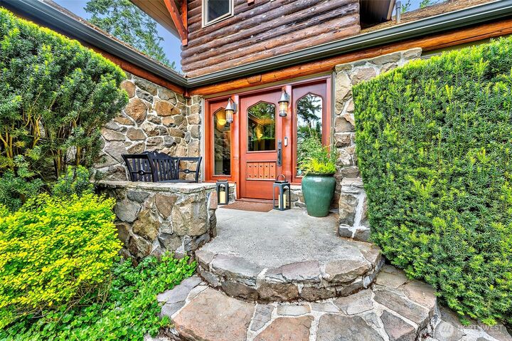 Property Photo:  17410  44th Avenue NE  WA 98155 