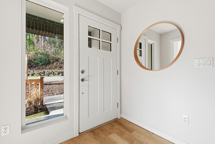 Property Photo:  773  7th Avenue NW  WA 98027 