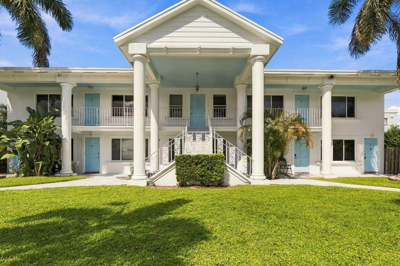 Property Photo: 4529 NE 21st Avenue #3 FL 33308