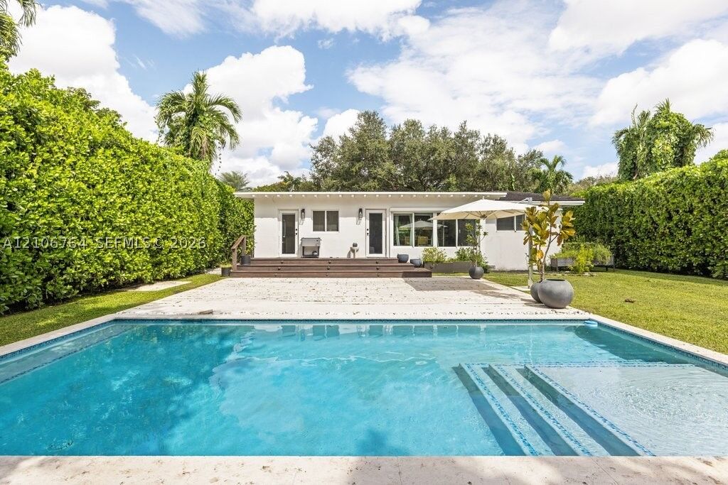 Property Photo:  354 NE 91st St  FL 33138 