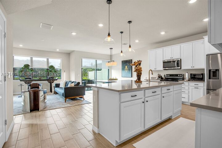 Property Photo:  2126 Appleton Circle S  FL 33309 