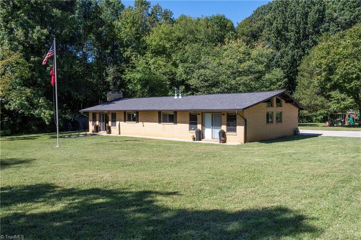 Property Photo:  490 Pinecroft Boulevard  NC 27295 
