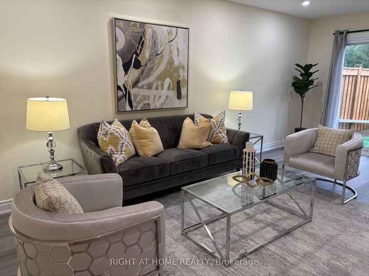 Property Photo:  5021 Pinedale Avenue 5  ON L7L 5J6 