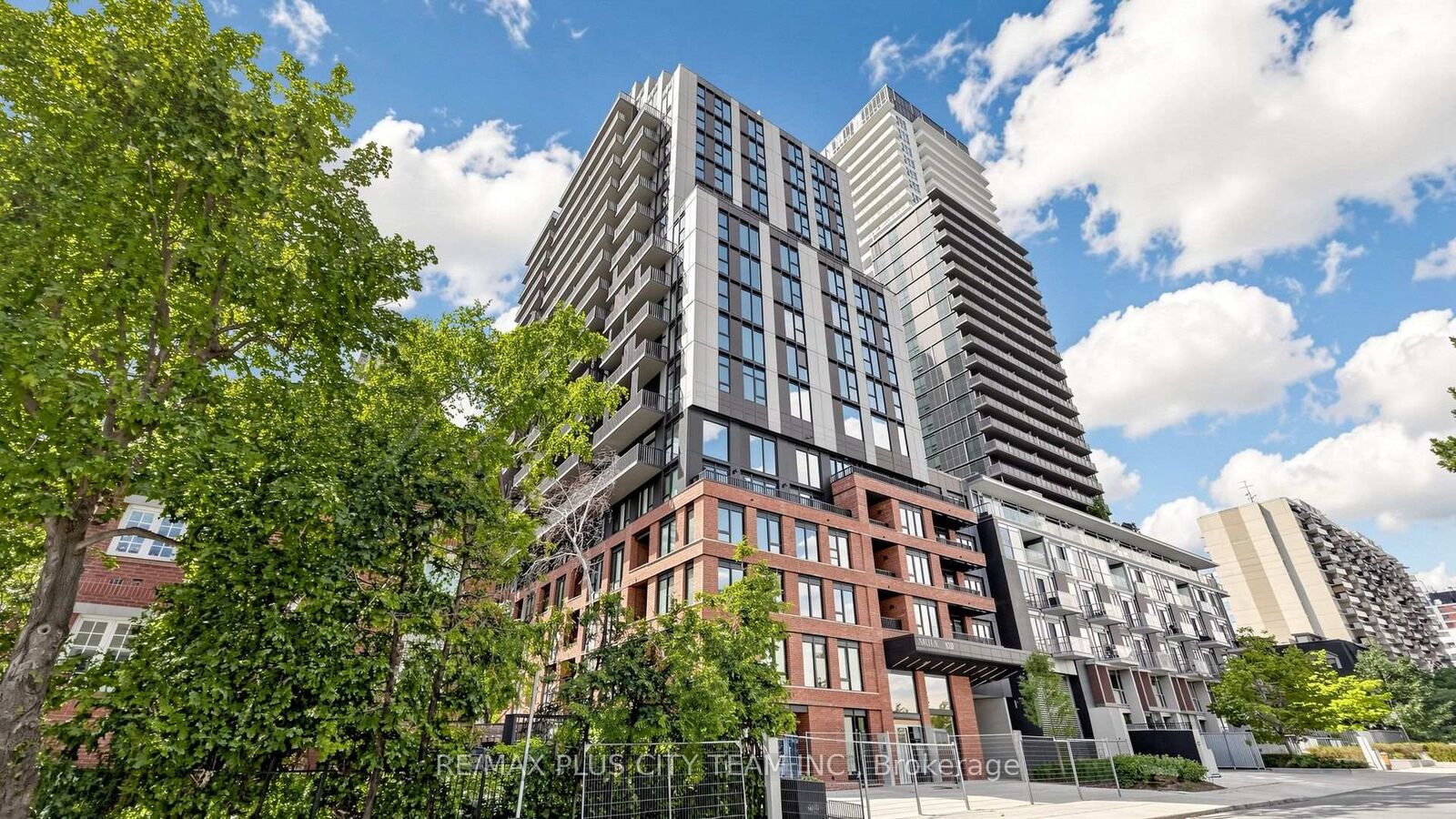 Property Photo:  109 Erskine Avenue 1407  ON M4P 0G8 