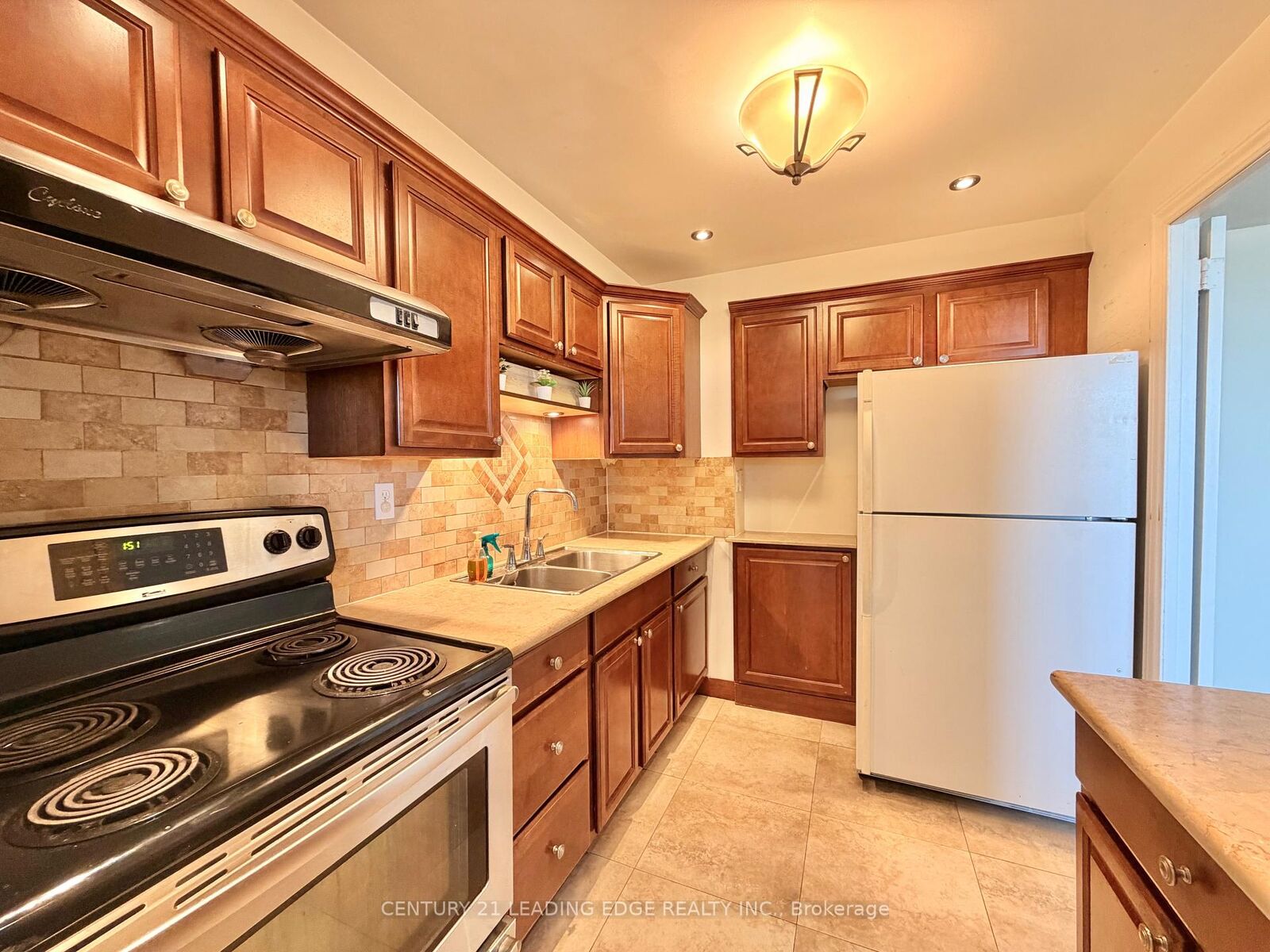 Property Photo:  1455 Lawrence Avenue W 1007  ON M6L 1B1 