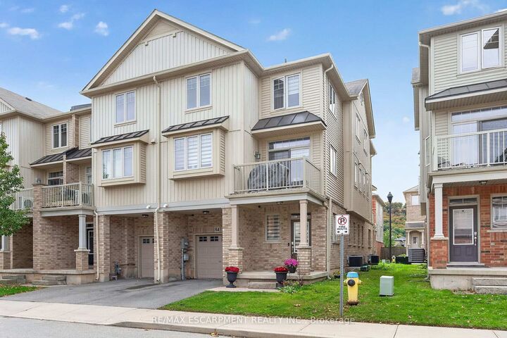 Property Photo:  6 Chestnut Drive 84  ON L3M 3X8 