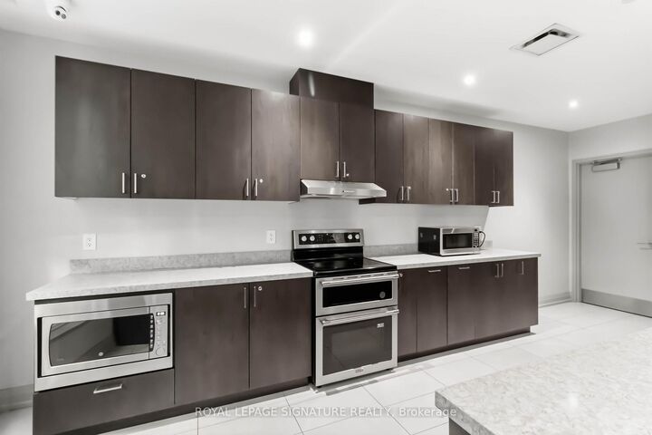 Property Photo:  231 Fort York Boulevard 225  ON M5V 1B2 