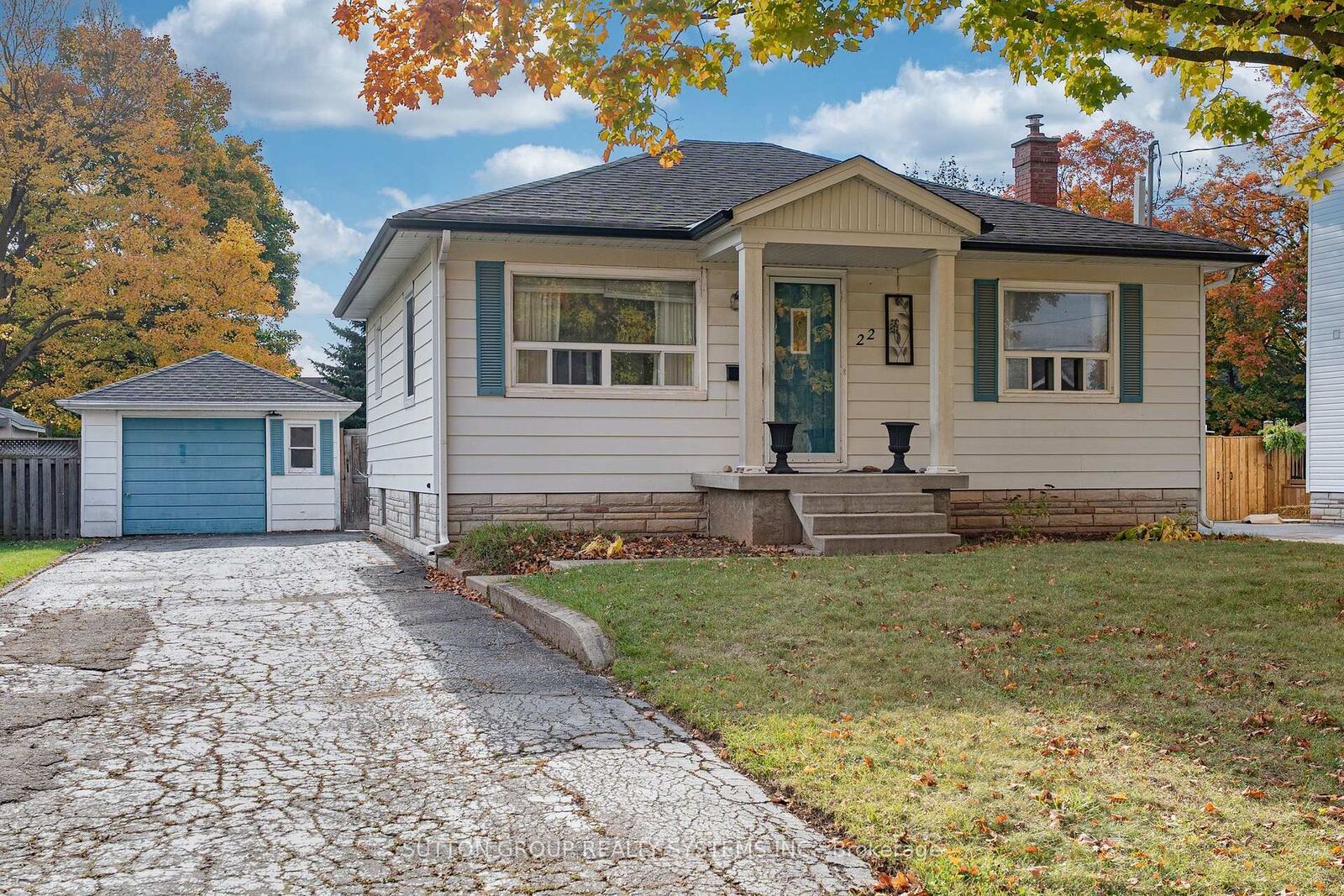 Property Photo:  22 Arletta Street  ON L7G 3J3 