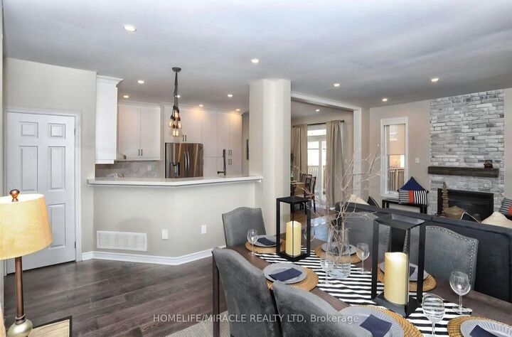 Property Photo:  71 Pantomine Boulevard  ON L6Y 5N4 