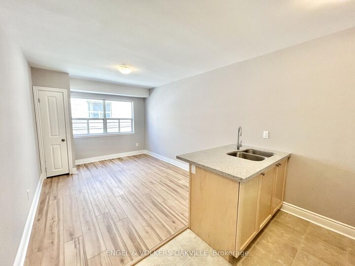 Property Photo:  11 Thirty Third Street 204  ON M8W 3G7 