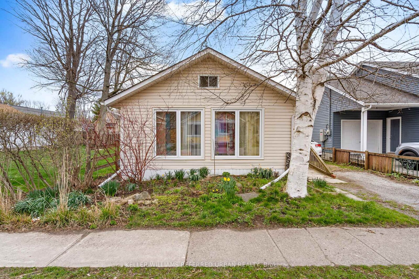 Property Photo:  354 Elmwood Avenue  ON L0S 1B0 