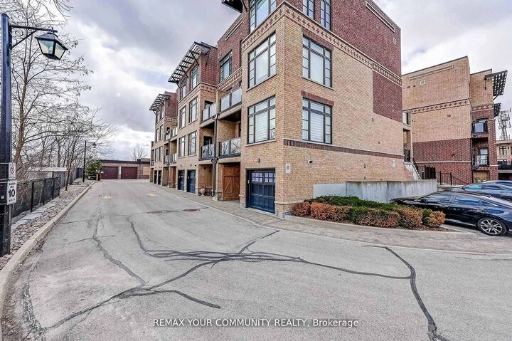 Property Photo:  8169 Kipling Avenue 29  ON L4L 0G4 