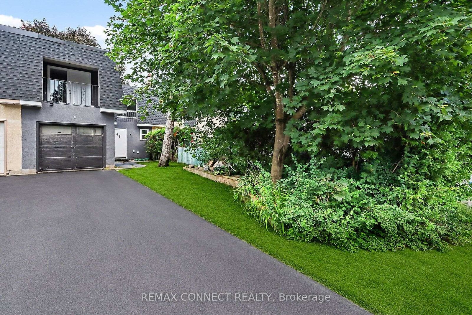 Property Photo:  43 Tybalt Crescent  ON K2H 8J6 