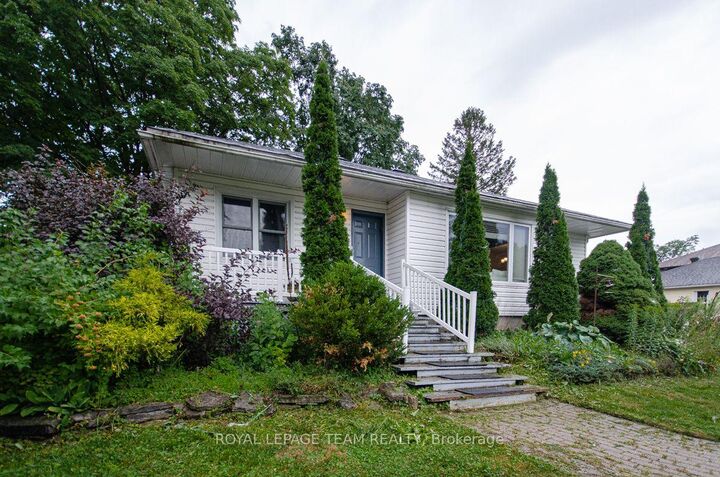 Property Photo: 114 Withrow Avenue ON K2G 2J7