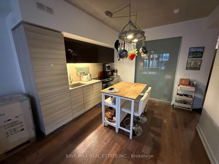 Property Photo:  20 Minowan Miikan Lane 404  ON M6J 0E5 