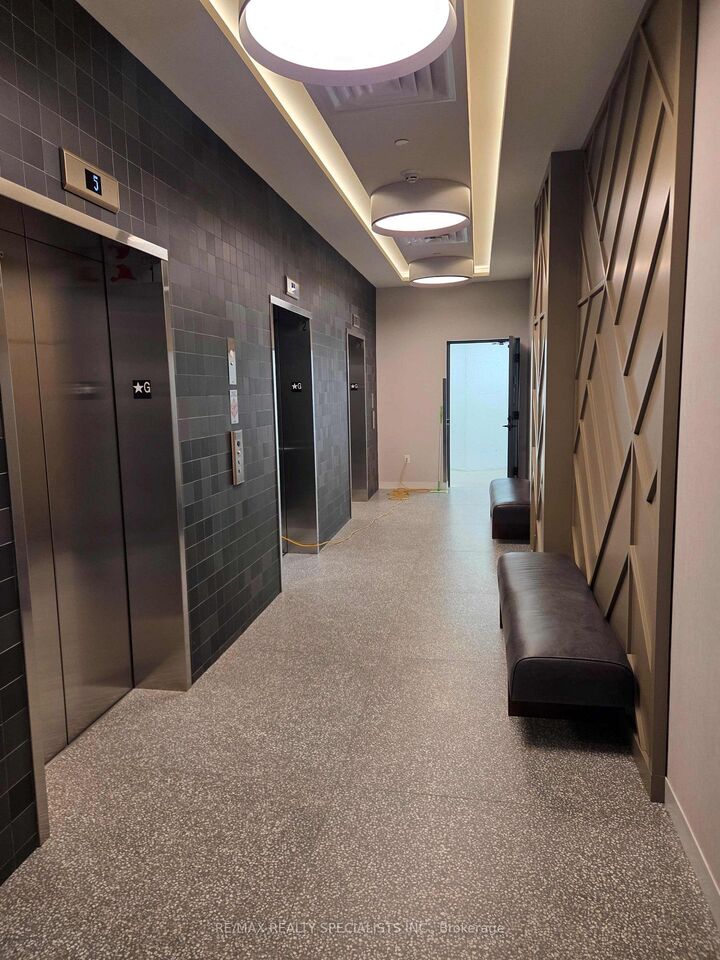 Property Photo:  2495 Eglinton Avenue W 1511  ON L5M 2T2 