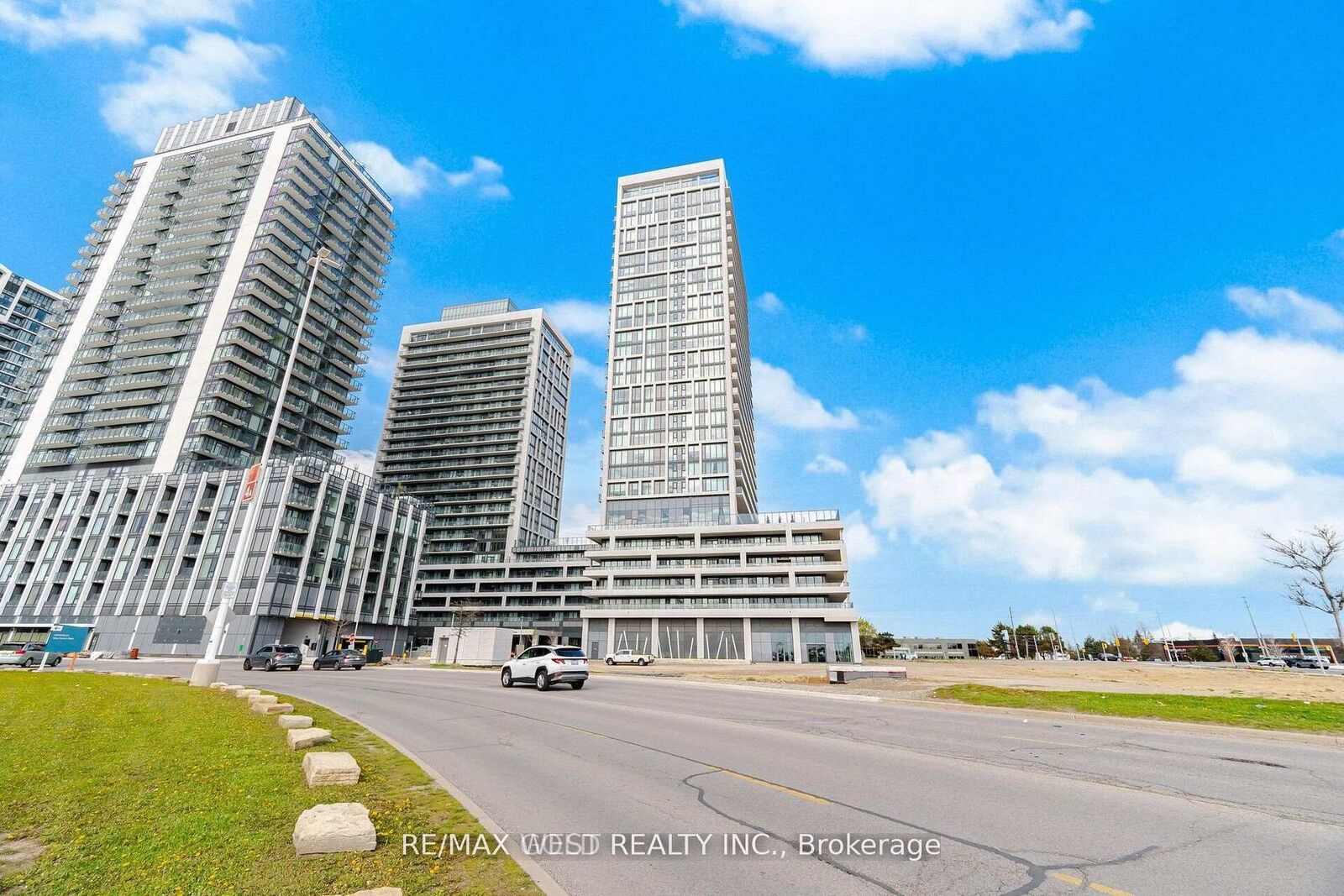 Property Photo:  8960 Jane Street 2302  ON L4K 0N9 