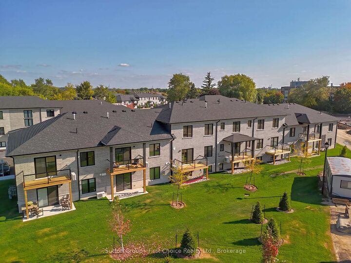 Property Photo:  3202 Vivian Line Unit 2  ON N5A 0K6 