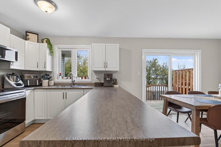 Property Photo:  617 Nelson Street  ON K8A 3P3 