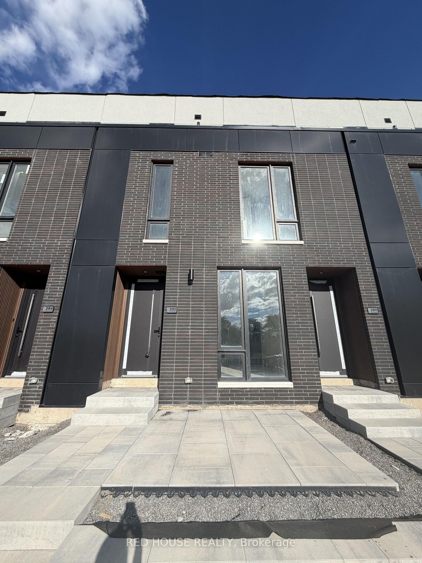 Property Photo:  282 Ellis Avenue  ON L2P 0G9 