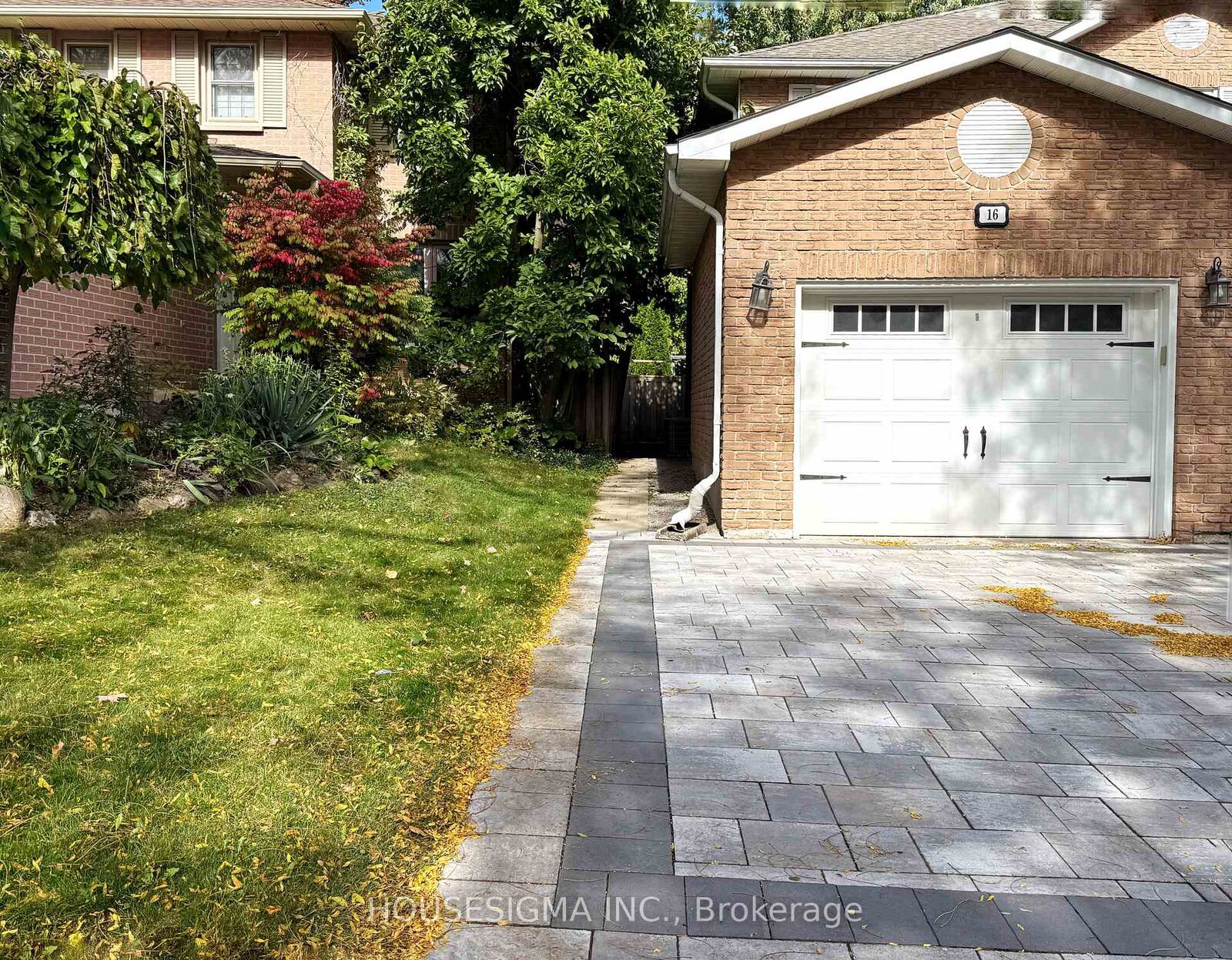 Property Photo:  16 Mendys Forest Street Lower  ON L4G 5A3 