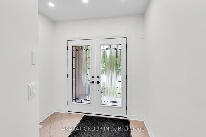 Property Photo:  2250 Rockingham Drive 43  ON L6H 6J3 