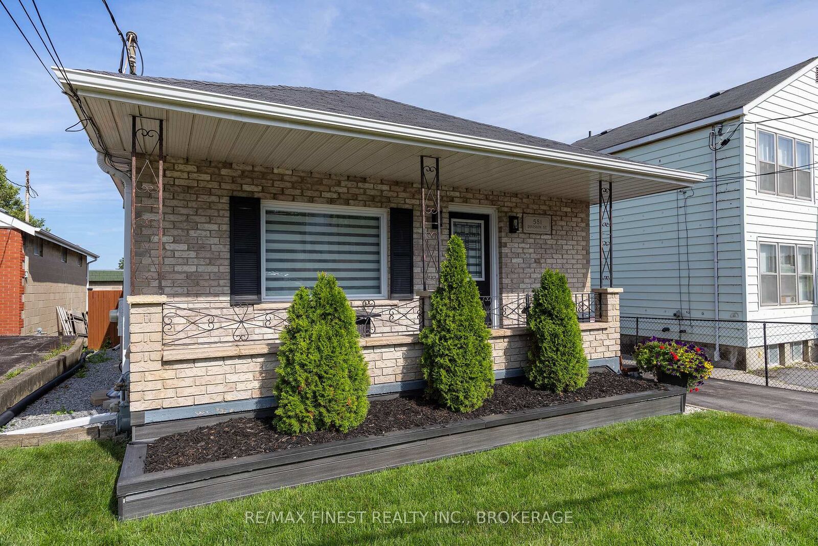 Property Photo:  581 Division Street  ON K7K 4B7 