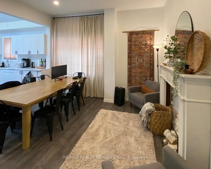 Property Photo:  323 Charlton Avenue W  ON L8P 2E6 