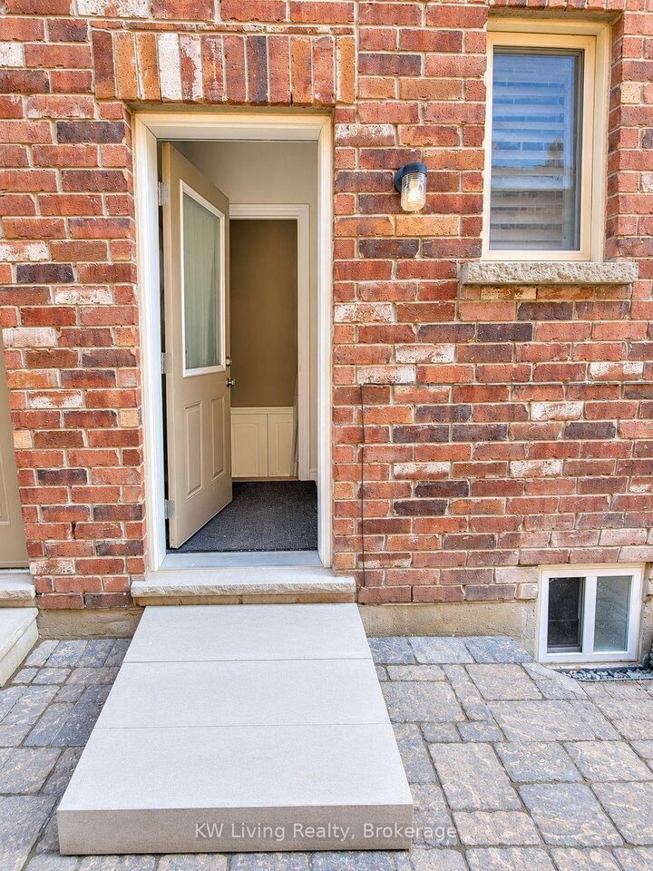 Property Photo:  21 Plentywood Drive  ON L6Y 0C1 