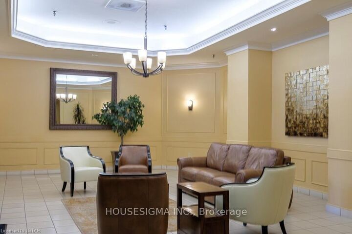 Property Photo:  389 Dundas Street 2206  ON N6B 3L5 