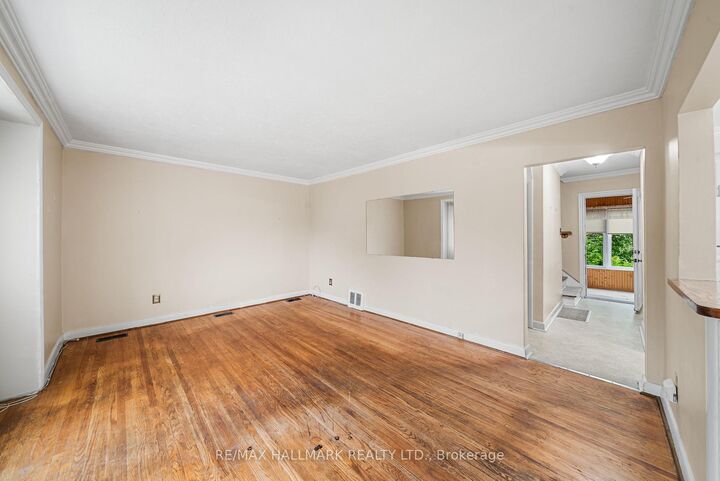 Property Photo:  27 Sunray Crescent  ON M3M 2C4 