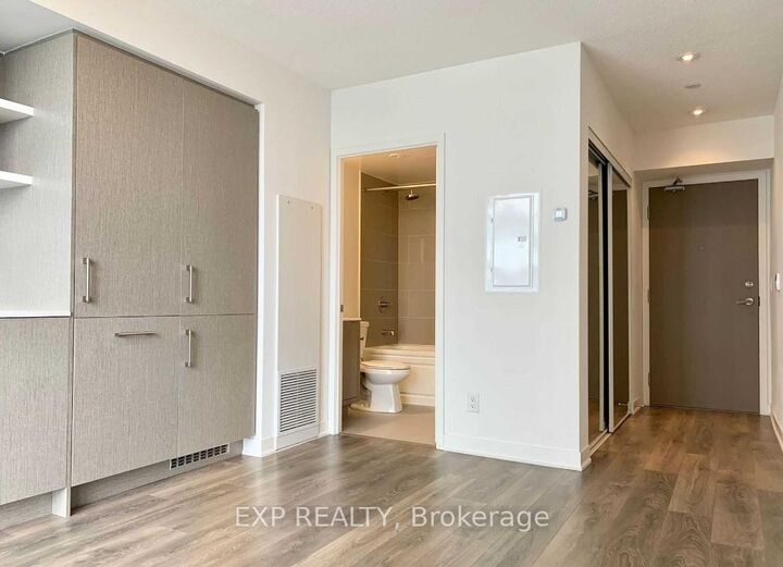 Property Photo:  88 Harbour Street 3311  ON M5J 1B7 
