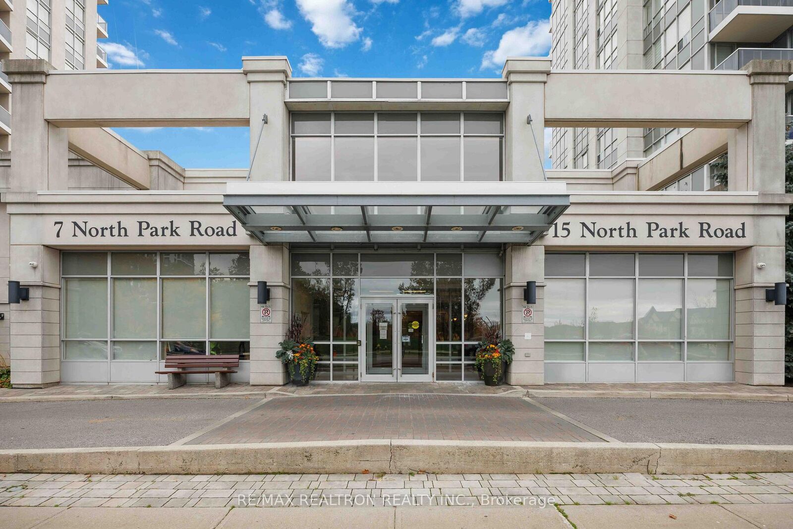 Property Photo:  7 North Park Road 1204  ON L4J 0C9 