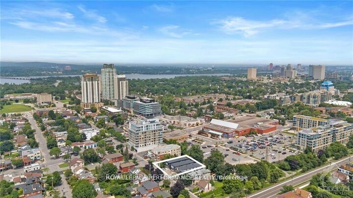 Property Photo:  415 Tweedsmuir Avenue D  ON K1Z 5N6 