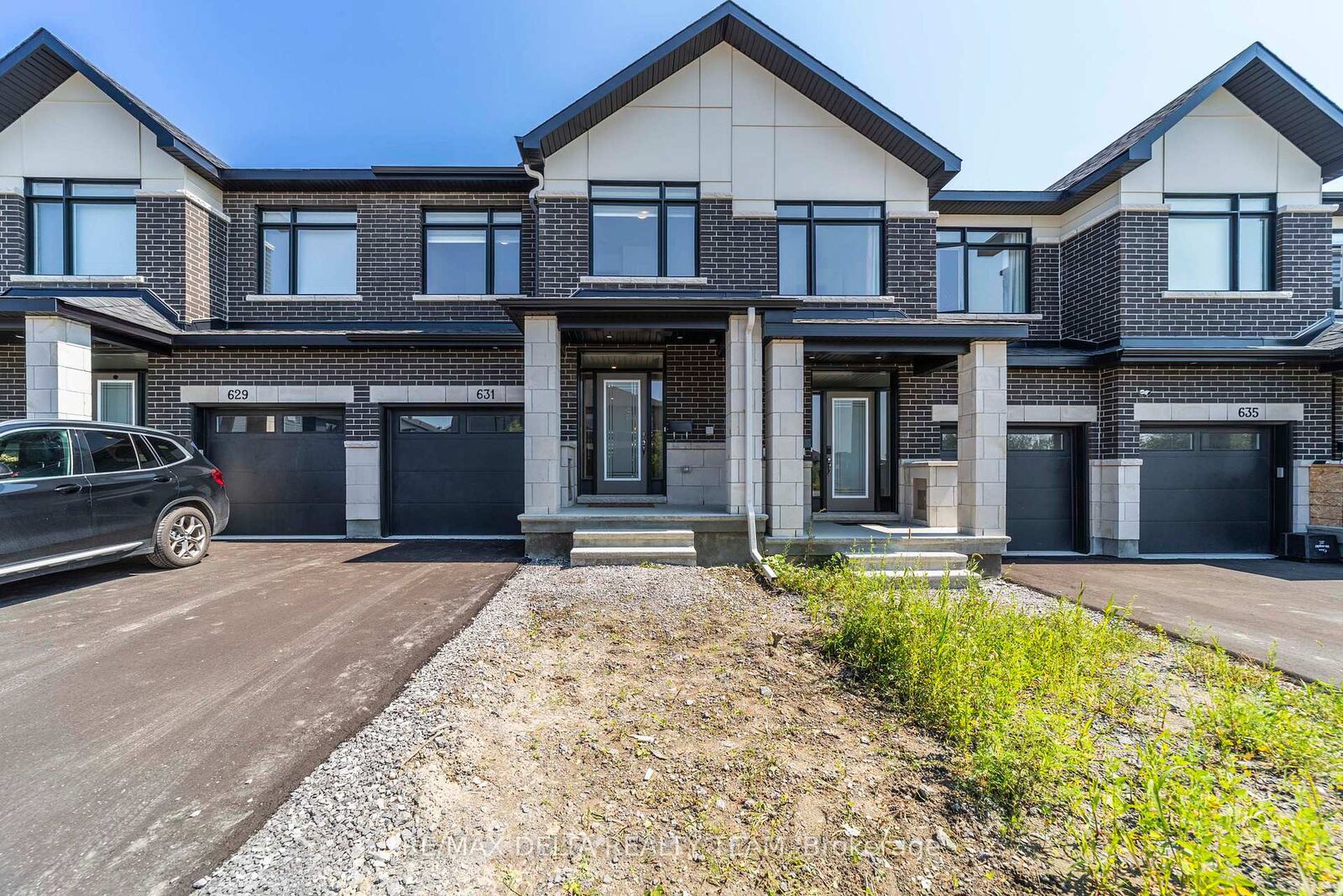 Property Photo:  631 Knotridge Street  ON K1W 0N7 