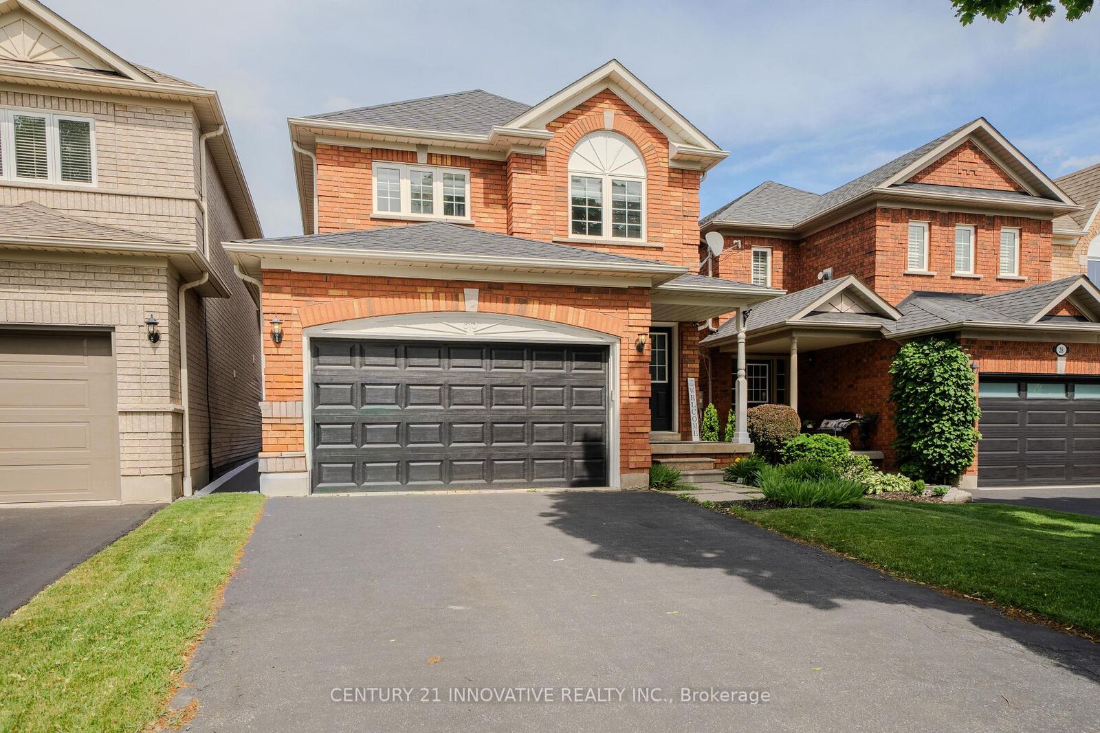 Property Photo:  30 Castle Green Drive  ON L1R 2P9 
