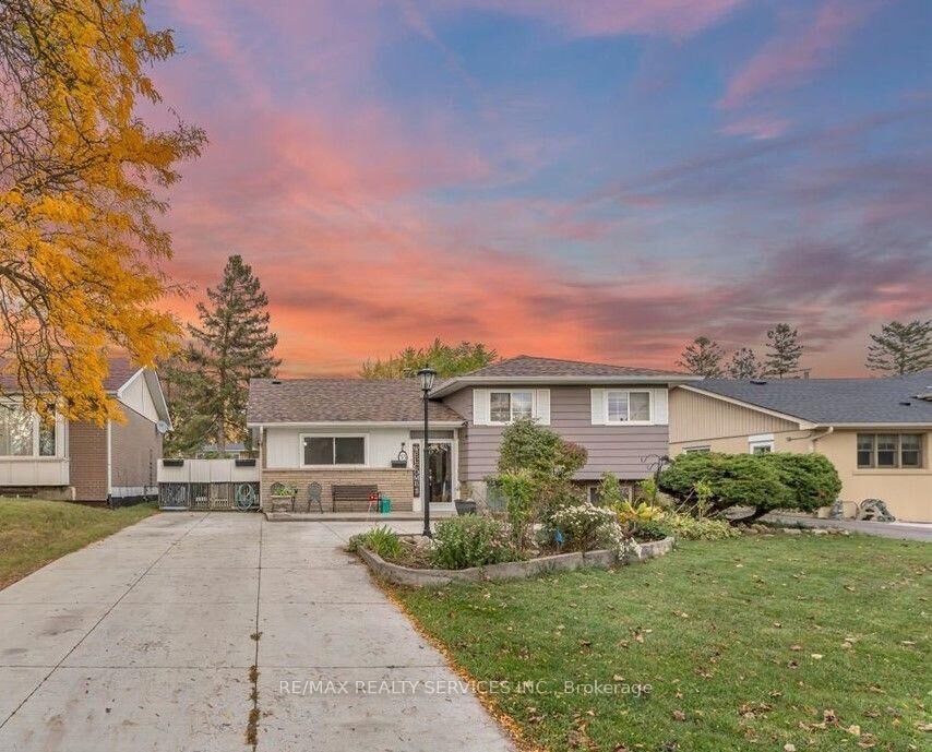 Property Photo:  53 Windermere Court  ON L6X 2L5 