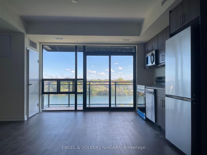 Property Photo:  350 Prince Charles Drive S 528  ON L3C 0L6 