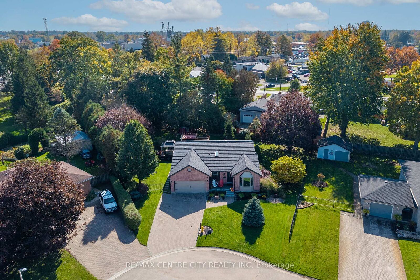 Property Photo:  252 Mill Pond Crescent  ON N7G 3R1 