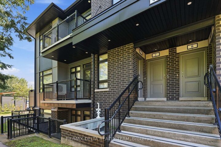 Property Photo:  400 C Rolling Meadow Crescent C  ON K1W 0S1 