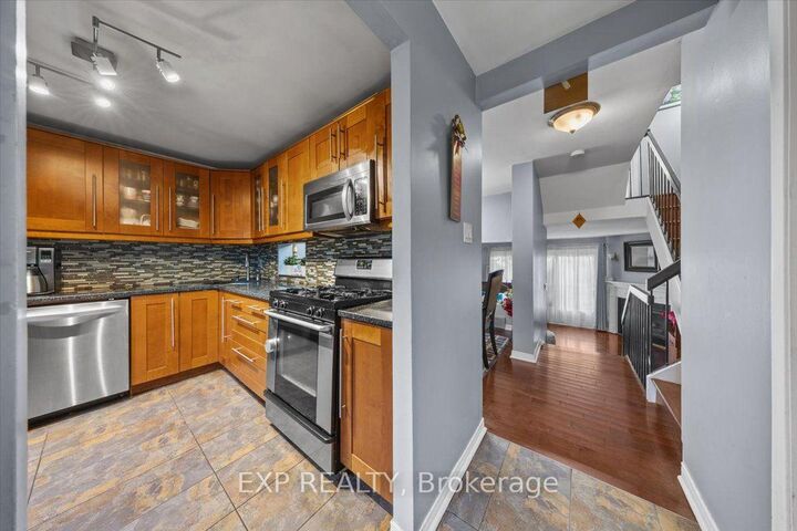 Property Photo:  66 Tedwyn Drive  ON K2J 1T8 