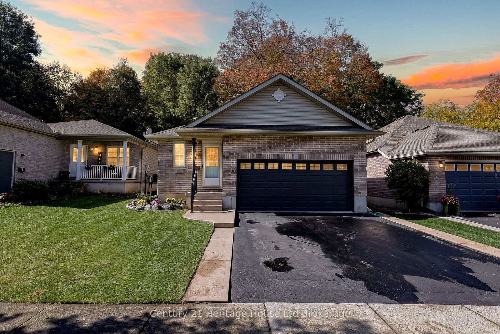 Property Photo:  10 Potters Way  ON N4S 8Z5 