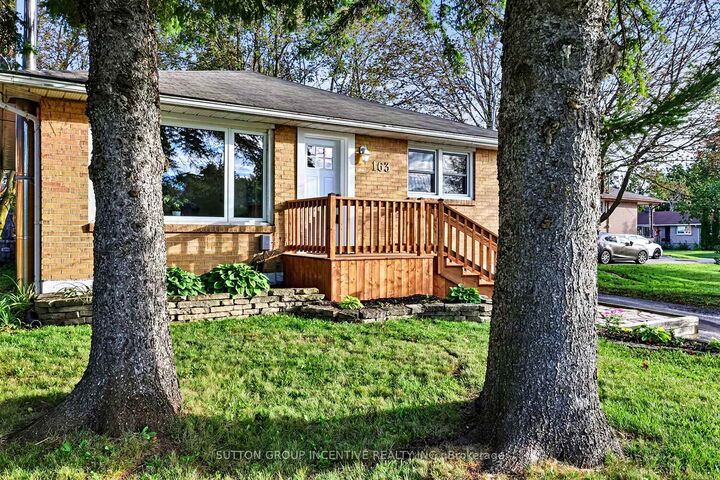 Property Photo:  163 Grove Street E  ON L4M 2P6 