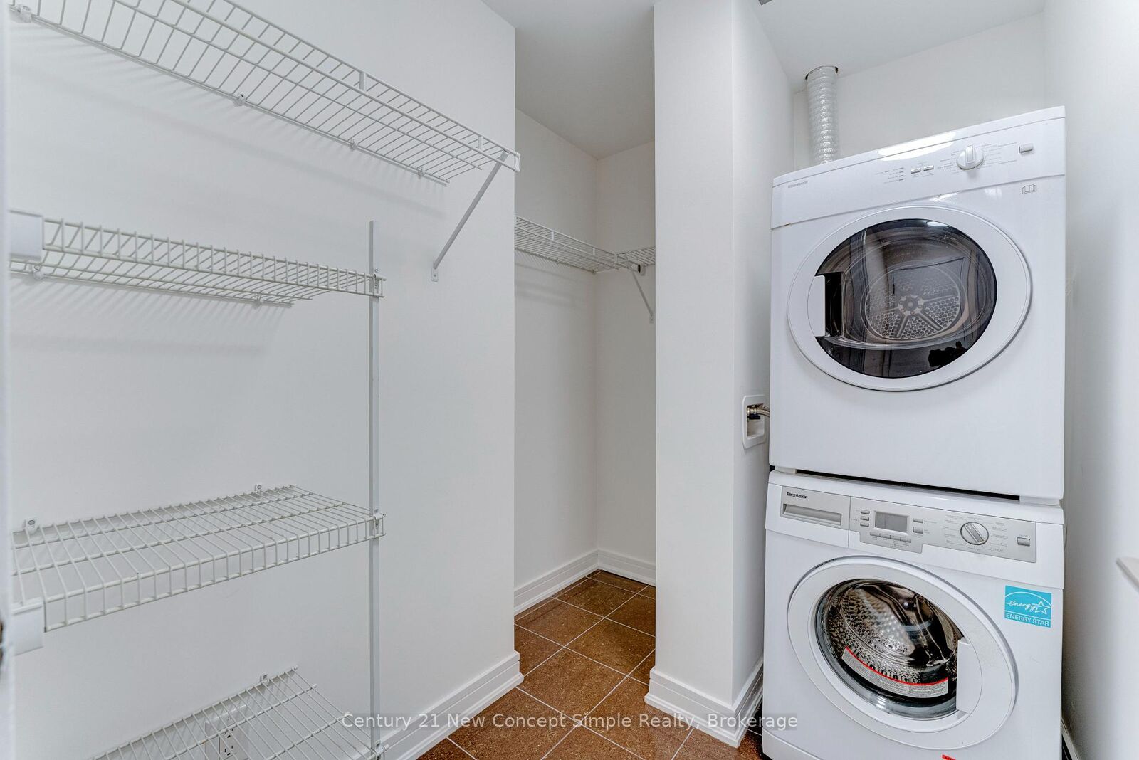 Property Photo:  9205 Yonge Street 210  ON L4C 1V5 